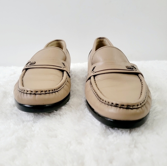 SAS Hand Sew Tan Genuine Leather Slip On Moccasin Loafers Women's Size 8.5 - Picture 2 of 7